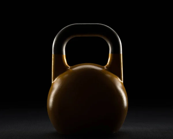 체육관 바닥에 백라이트 노란색 경쟁 kettlebell 실루엣 — 스톡 사진