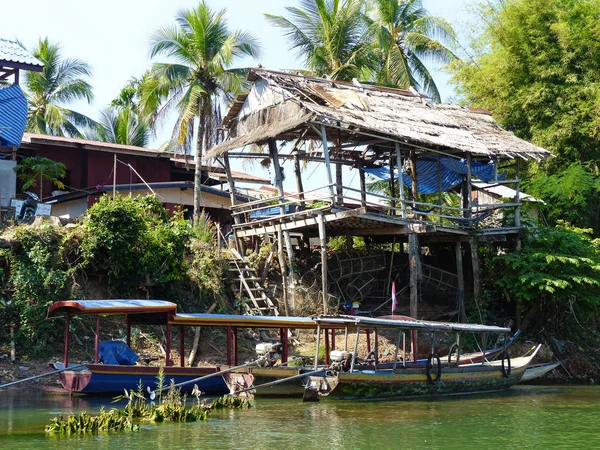 Traditionele bouw op 4000 duizend eilanden, Mekong rivier, Laos. — Stockfoto