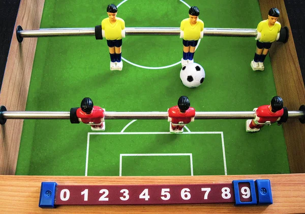 Table Football Soccer Scoreboard Yellow Red Players Vivid Green Field — Stock Photo, Image