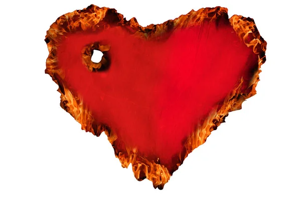 Yanmış bir kalp ve izole edilmiş beyaz bir arka plan. Parçalanmış aşk kavramı