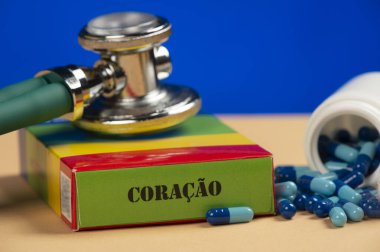 Coracao adında sahte bir ilaç kutusu ve grip.