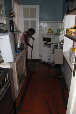 Rio de Janeiro 'daki Joana Nehri' ni sel bastı. Sel ile ilgili problemleri olan yerler, suyun istila edildiği garajlar ve apartmanlar; Rio de Janeiro, Brasil