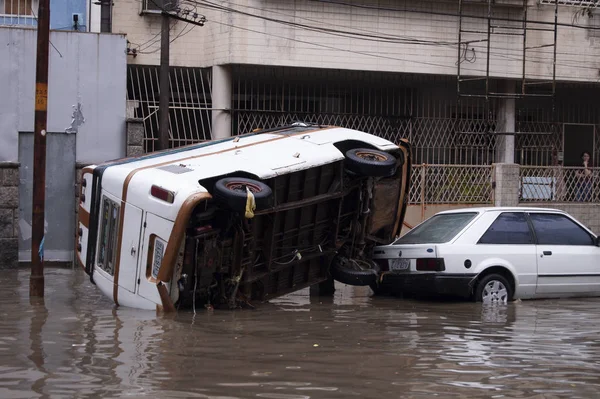 里约热内卢的乔安娜河的洪水 洪水肆虐的地方 有水侵入的车库和公寓 巴西里约热内卢 — 图库照片
