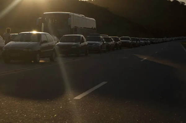 Camino Región Verano Con Paradas Tráfico Una Dirección Debido Coche — Foto de Stock