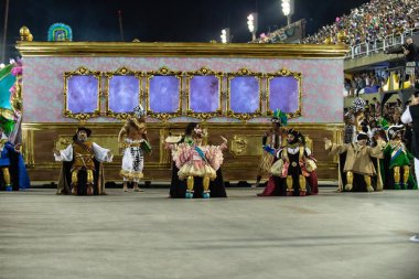 Rio, Brezilya - Mart 04, 2019: Sambodromo 'da Samba Karnavalı sırasında Mangueira