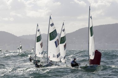 Rio, Brezilya - 12 Ağustos 2016: Rio 2016 Olimpiyat Oyunları sırasında Marina da Gloria, Guanabara Körfezi 'nde düzenlenen Laser Kadınlar kategorisinde Mathilde de de Kerangat (Fra)