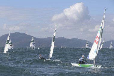 Rio, Brezilya - 12 Ağustos 2016: Anne-Marie Rindom (Den) Rio 2016 Olimpiyat Oyunları sırasında Marina da Gloria, Guanabara Körfezi 'nde düzenlenen Laser Women kategorisinde
