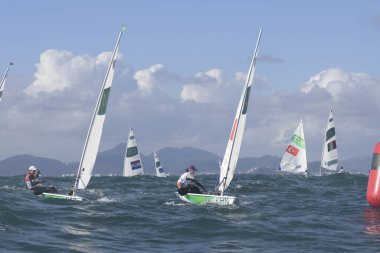 Rio, Brezilya - 12 Ağustos 2016: Xu Lijia (Chn) Rio 2016 Olimpiyat Oyunları sırasında Marina da Gloria, Guanabara Körfezi 'nde düzenlenen Laser Kadınlar kategorisinde