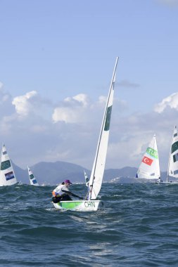 Rio, Brezilya - 12 Ağustos 2016: Xu Lijia (Chn) Rio 2016 Olimpiyat Oyunları sırasında Marina da Gloria, Guanabara Körfezi 'nde düzenlenen Laser Kadınlar kategorisinde