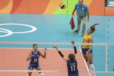 Rio, Brezilya - Ağustos 06, 2016: Brezilya (Kor) voleybol maçında Pereira Natalia (Bra) - Kore (Kor) - Maracanazinho Olimpiyatları 'nda grup safhasında