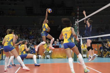 Rio, Brezilya - Ağustos 06, 2016: Brezilya voleybol maçı (Bra) - Kore (Kor) - Maracanazinho Olimpiyatları 'nda grup safhasında Rio 2016
