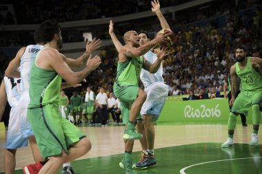 Rio, Brezilya - 13 Ağustos 2016: Brezilya (Bra) Arena Carioca 1 'de Arena Carioca 1' e karşı oynanan basketbol maçında Alex Garcia (Bra)