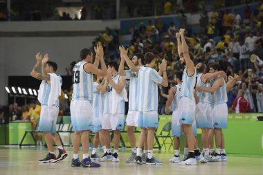 Rio, Brezilya - 13 Ağustos 2016: Brezilya (Bra) Arena Carioca 1 'de Arena Carioca 1' e karşı basketbol maçında Arjantin takımı