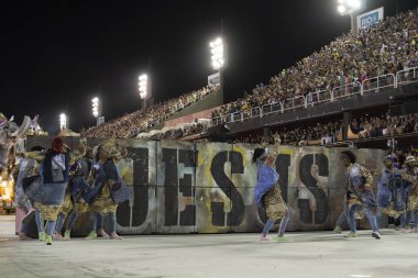 Rio, Brezilya - 23 Şubat 2020: Samba okulu Mangueira 'nın Marques de Sapucai Sambodromo' daki geçit töreni. Fahri Komite