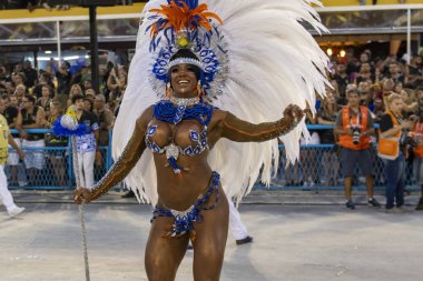 Rio, Brezilya - 23 Şubat 2020: Samba okulu Portela 'nın Marques de Sapucai Sambodromo' daki geçit töreni