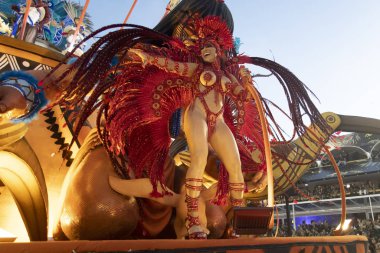 Rio, Brezilya - 23 Şubat 2020: Samba okulu Portela 'nın Marques de Sapucai Sambodromo' daki geçit töreni
