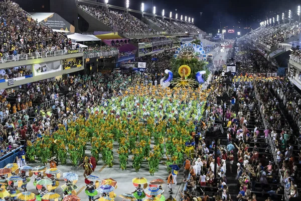 Rio, Brezilya - 24 Şubat 2020: Samba okulu Unidos da Tijuca 'nın Marques de Sapucai Sambodromo' da geçit töreni