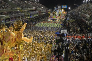 Rio, Brezilya - 24 Şubat 2020: Samba okulu Sao Clemente 'nin Marques de Sapucai Sambodromo' daki geçit töreni