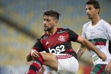 Rio, Brezilya - 14 Mart 2020: De Arracaeta, Maracana Stadyumu 'nda Carioca Şampiyonası' nda Flamengo ve Portuguesa arasında oynanan maçta