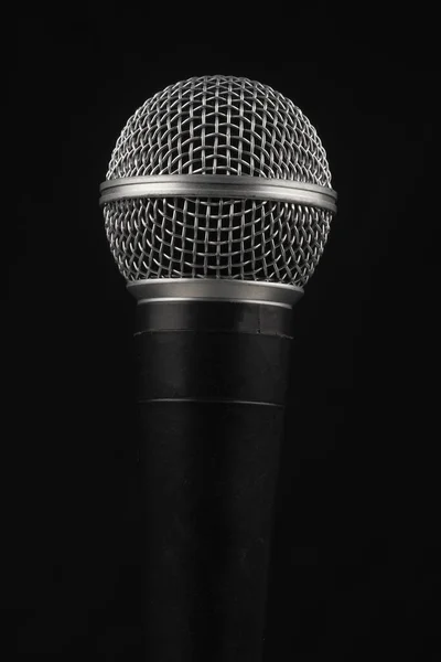 Sångare Profissional Kondensator Mikrofon Svart Bakgrund — Stockfoto