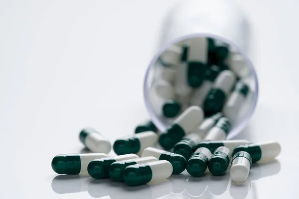 Medicine Capsules Reflective Surface White Background — Stock Photo, Image