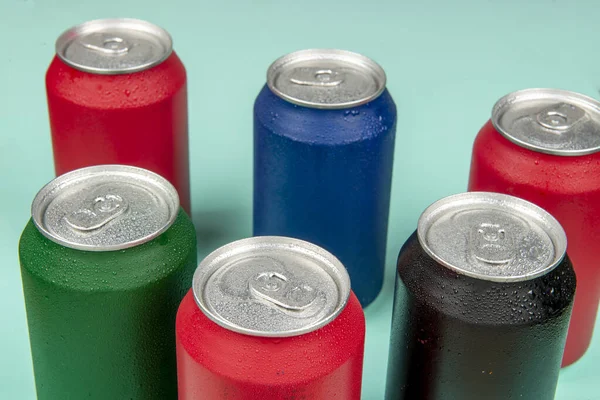 Six Canettes Froides Soda Différentes Couleurs Avec Des Gouttes Eau — Photo