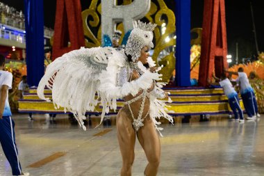 Rio, Brezilya - 22 Şubat 2020: Samba okulu Inocentes de Belford Roxo 'nun Marques de Sapucai Sambodromo' da geçit töreni