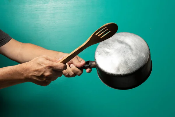 Protesto etmek için esrar kullanan kişi, yeşil bir geçmişe sahip..