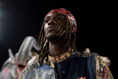 Rio, Brezilya - 23 Şubat 2020: Samba okulu Mangueira 'nın Marques de Sapucai Sambodromo' daki geçit töreni