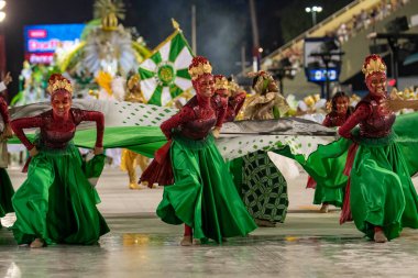 Rio, Brezilya - 21 Şubat 2020: Samba okulu Imperio Serrano, Marques de Sapucai Sambodromo 'da geçit töreni
