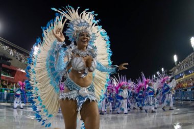 Rio, Brezilya - 22 Şubat 2020: Samba Okulu Akademicos do Sossego 'nun Marques de Sapucai Sambodromo' da geçit töreni