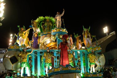 Rio, Brezilya - 22 Şubat 2020: Samba okulu Inocentes de Belford Roxo 'nun Marques de Sapucai Sambodromo' da geçit töreni