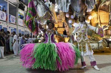 Rio, Brezilya - 23 Şubat 2020: Samba okulu Mangueira 'nın Marques de Sapucai Sambodromo' daki geçit töreni