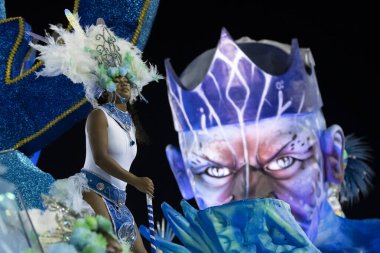 Rio, Brezilya - 22 Şubat 2020: Samba Okulu Akademicos do Sossego 'nun Marques de Sapucai Sambodromo' da geçit töreni