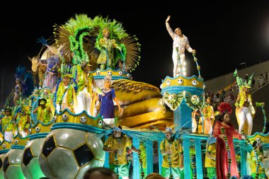 Rio, Brezilya - 22 Şubat 2020: Samba okulu Inocentes de Belford Roxo 'nun Marques de Sapucai Sambodromo' da geçit töreni. Oyuncu Marta