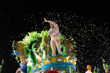 Rio, Brezilya - 22 Şubat 2020: Samba okulu Inocentes de Belford Roxo 'nun Marques de Sapucai Sambodromo' da geçit töreni. Oyuncu Marta
