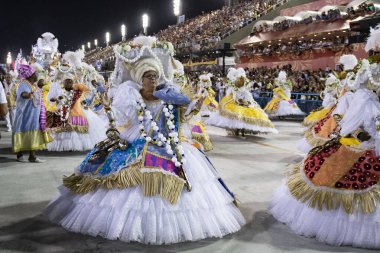 Rio, Brezilya - 23 Şubat 2020: Samba okulu Grande Rio 'nun Marques de Sapucai Sambodromo' da geçit töreni. Bahiana kanadı