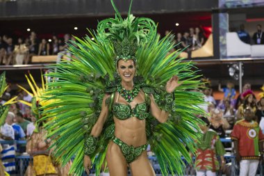 Rio, Brezilya - 23 Şubat 2020: Samba okulu Grande Rio 'nun Marques de Sapucai Sambodromo' da geçit töreni