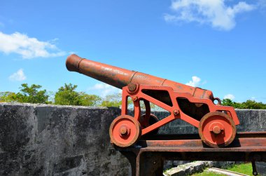Fort Fincastle Nassau, Bahamalar, eski savaş topu