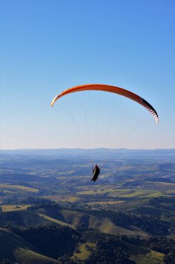Minas Gerais, Brezilya Dağları'nda yamaç paraşütü