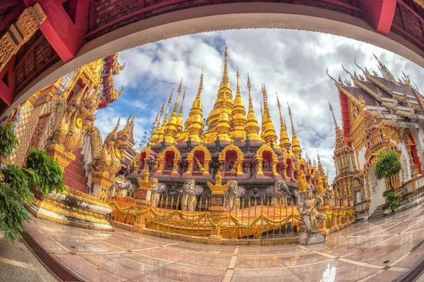 Phra Borommathat 30 pagode in Wat prathat suthone province Phrae, Tailândia — Fotografia de Stock