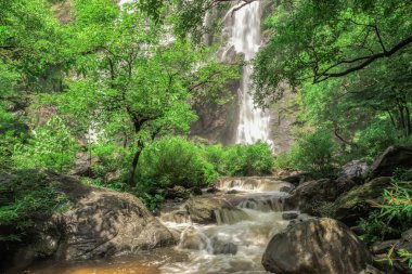 Khlong Lan şelale doğal konumlar Tayland. Ve çok güzel.
