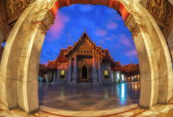 O Templo de Mármore, Wat Benchamabopitr Dusitvanaram Bangkok Tailândia — Fotografia de Stock