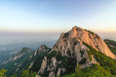 Seoul, Güney Kore, Milli Parkı Bukhansan sabah Baegundae en yüksek Dağları