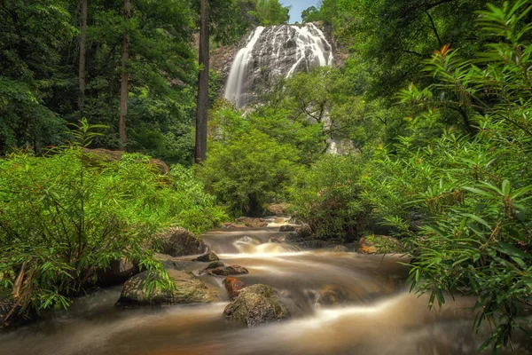 Khlong Lan şelale doğal konumlar Tayland. Ve çok güzel.