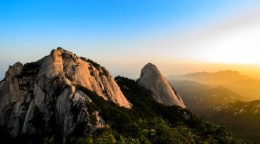 Seoul, Güney Kore, Milli Parkı Bukhansan sabah Baegundae en yüksek Dağları