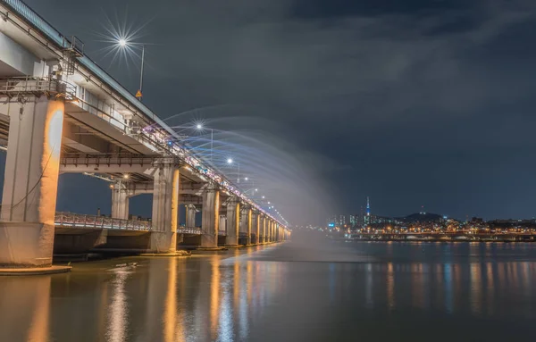 Ponte Banpo di notte a Seoul, Corea — Foto Stock