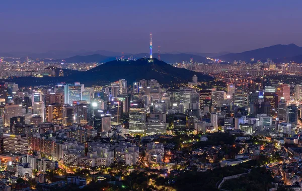 Seoul şehir ve namsan kulesinde gece Seul, Kore