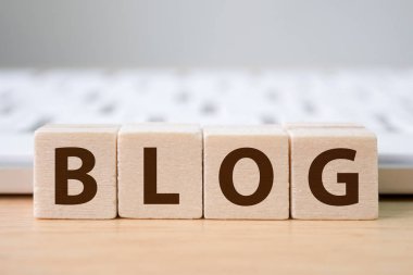 Tahta blok küp Klavye ile sözcük BLOG ve boş metin kopyalama alanı koyun