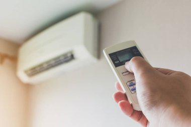 Kavram dünyayı enerjiden kurtarır. Klima kumandalı ve kapanıyor.